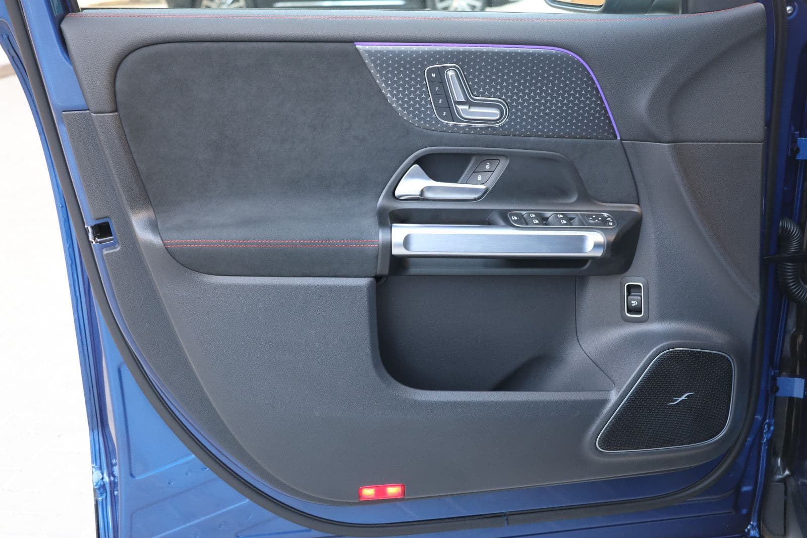 Brand-new 2025 Mercedes-Benz EQB 350  - Thumbnail 8