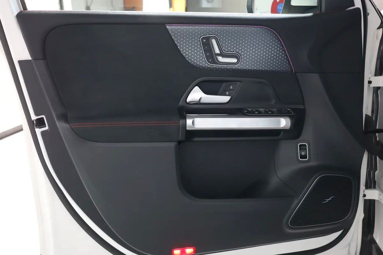 brand new 2025 Mercedes-Benz EQB 350 4MATIC. -electric SUV -14000km  -GCC-spec  - Thumbnail 8
