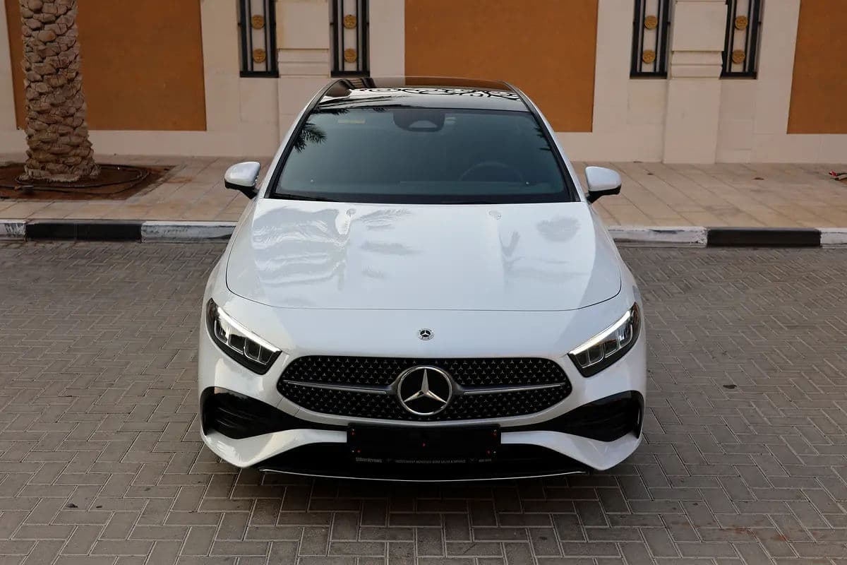 Mercedes-Benz A200 AMG-2024-11000KM-GCC SPECS- UNDER WARRANTY  SERVICE CONTRACT available black as w - Thumbnail 6