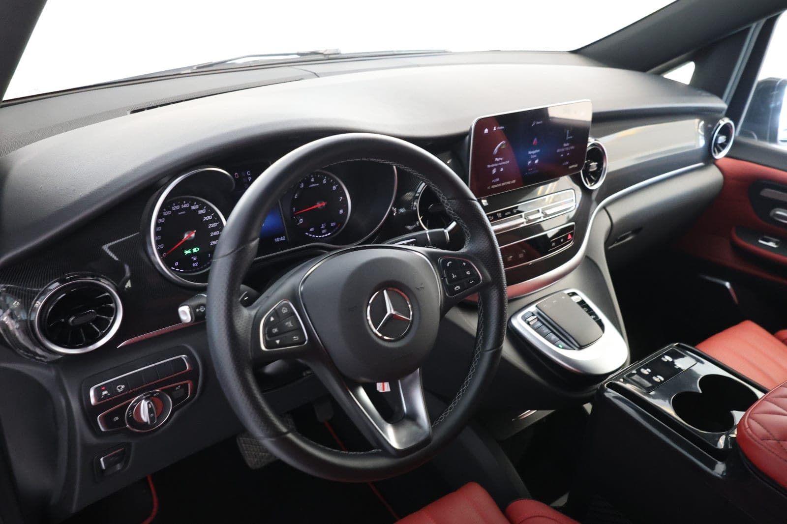 Mercedes-Benz V-Class V 250 2024 GCC Specs-3400KM-BRAND NEW - Thumbnail 9