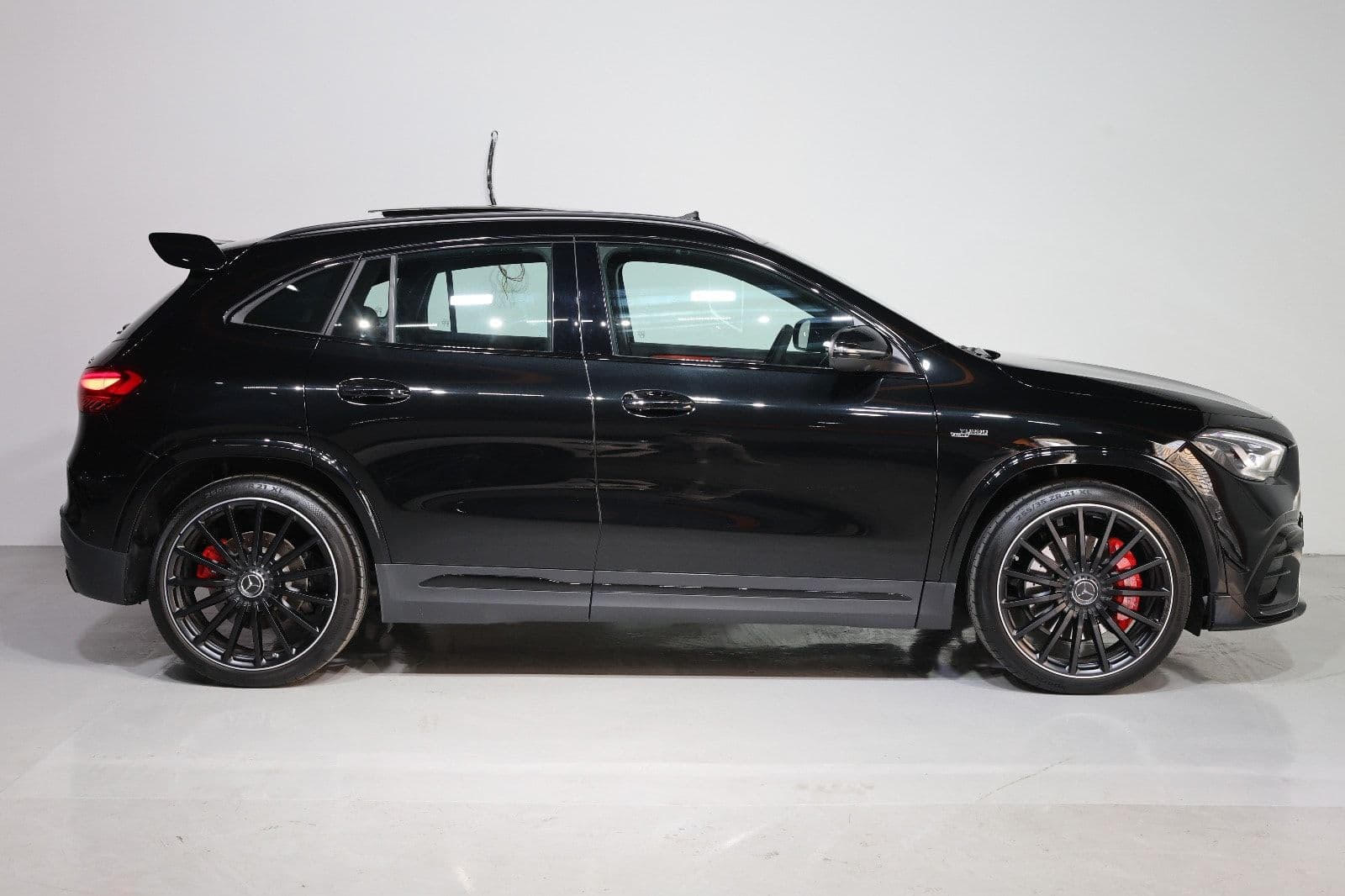 2025 Mercedes-Benz GLA 35 AMG -GCC-spec -brand new -under warranty & service - Thumbnail 5