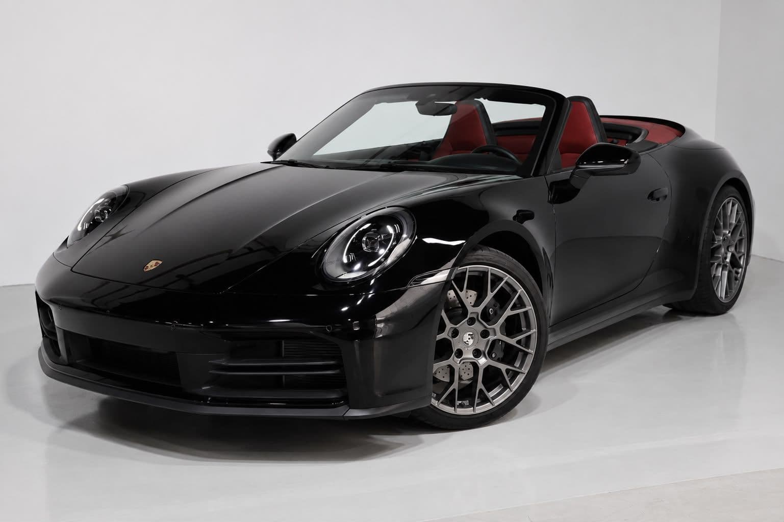 Porsche 911 Carrera 2025 GCC Specs-14000KM-UNDER WARRANTY & SERVICE-PRISTINE CONDITION - Thumbnail 2