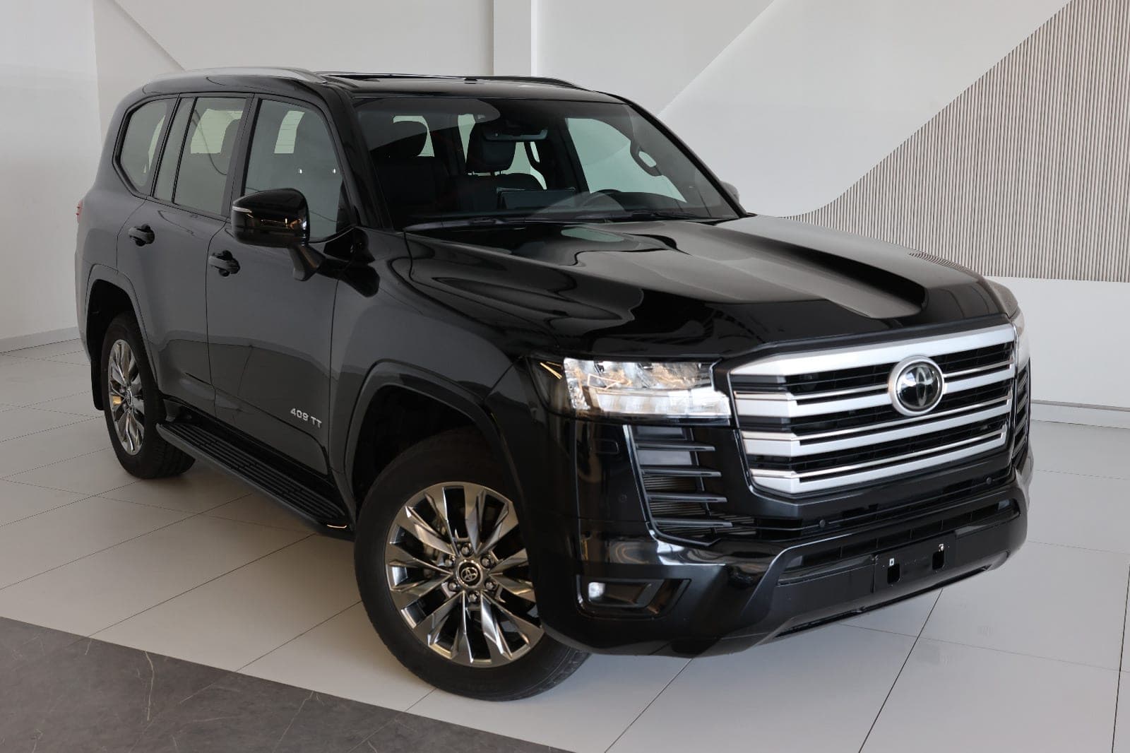 Toyota Land Cruiser 2023 GXR - GCC Specs - Low Mileage 47000km-Excellent condition - Thumbnail 2