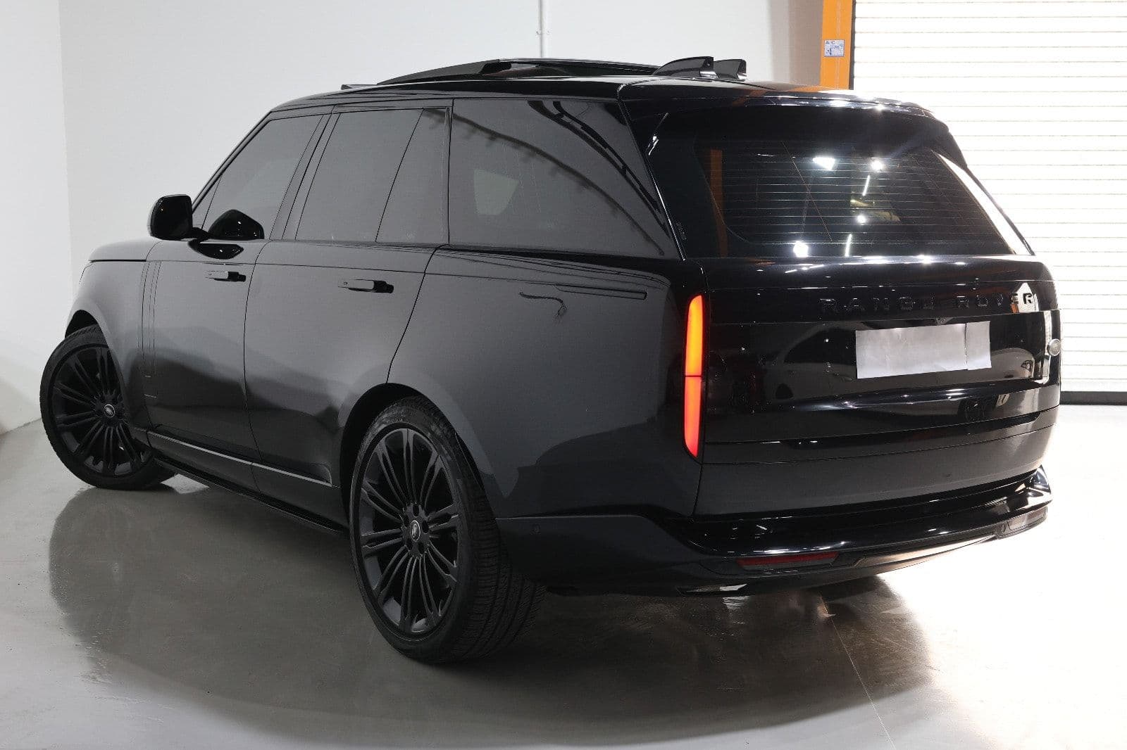 Land Rover Range Rover Vogue LE Supercharged -2022-92000km- GCC Specs - Thumbnail 5