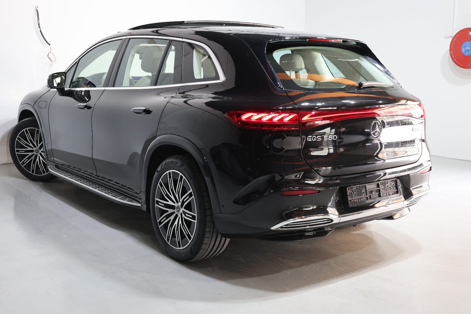 Mercedes-Benz EQS 580 4MATIC | 2023-33000KM | GCC Specs |  in immaculate condition. - Thumbnail 3