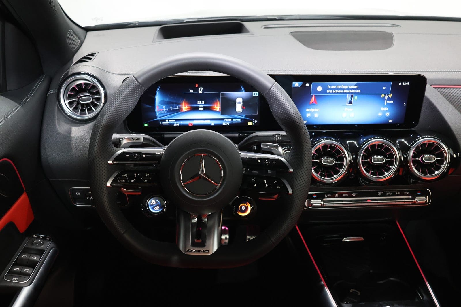 2025 Mercedes-Benz GLA 35 AMG -GCC-spec -brand new -under warranty & service - Thumbnail 8