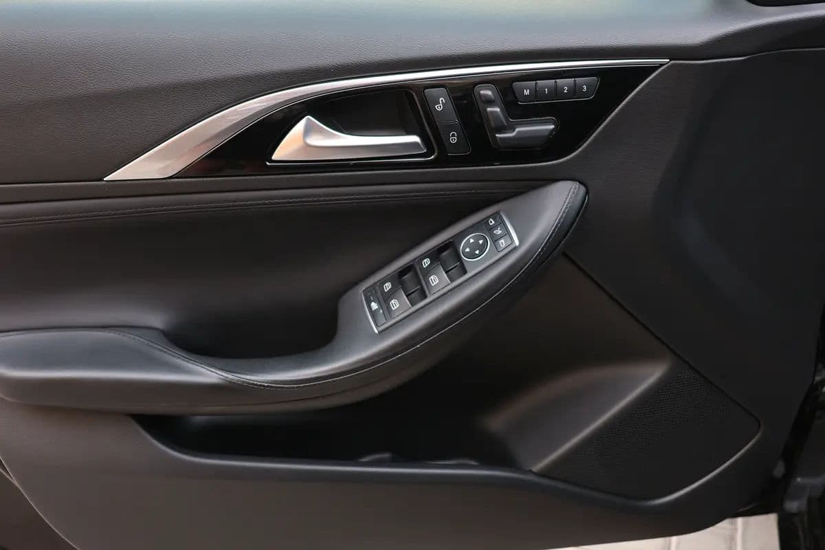 INFINITI Q30S - UNDER WARRANTY - GCC SPECS - FULL SERVICE HISTORY - ACCIDENT FREE - - Thumbnail 10