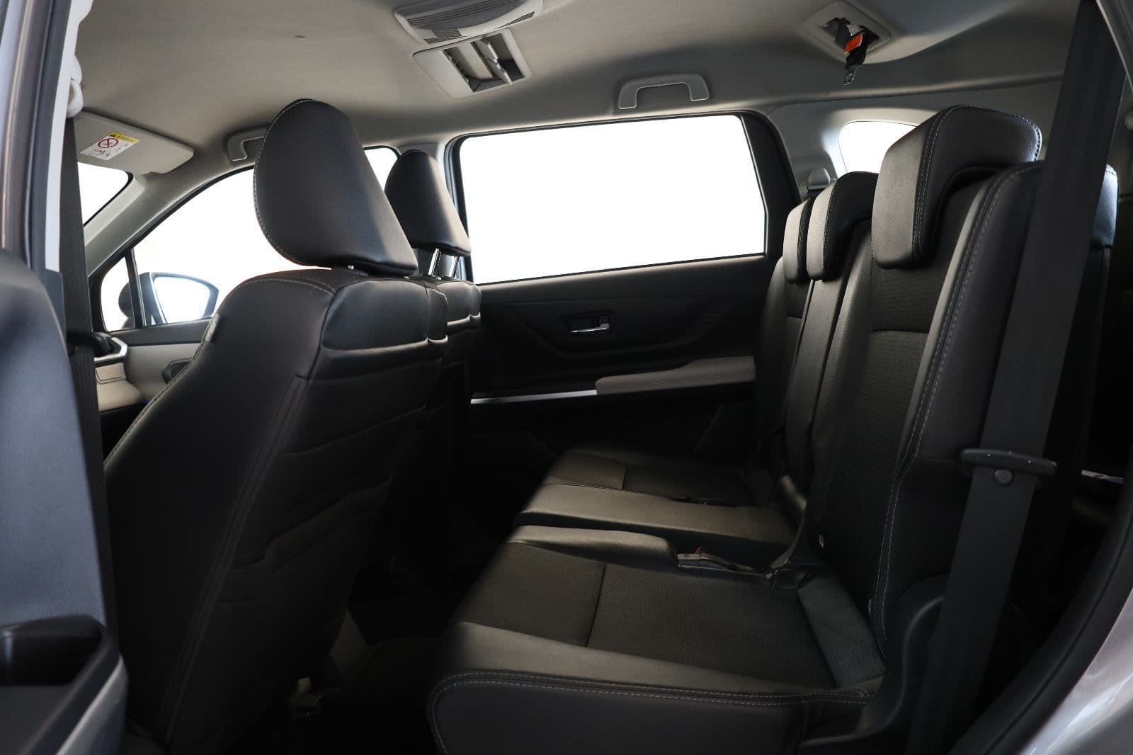Toyota Veloz GX 2025 GCC Specs-16000km-brand new - Thumbnail 16