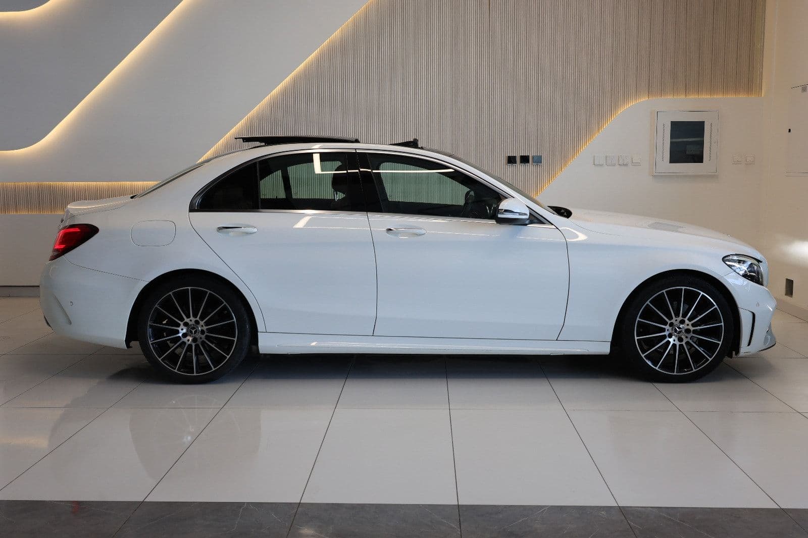 Mercedes-Benz C-Class C200 2020 | GCC Specs | Pristine Condition - Thumbnail 5