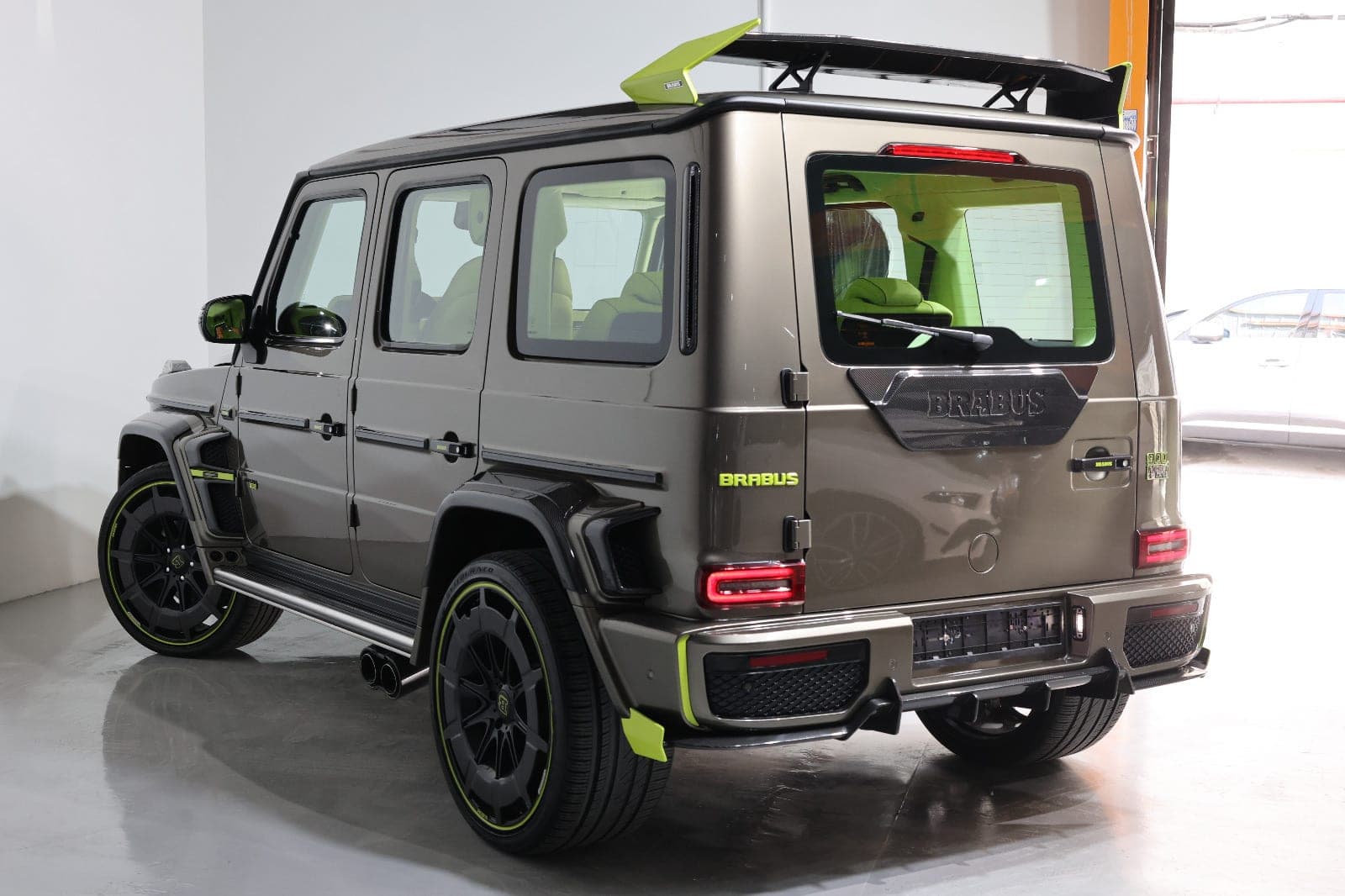 Mercedes-Benz G-Class Brabus G 900 Rocket Edition 2019-94000KM GCC Specs-pristine condition. - Thumbnail 6