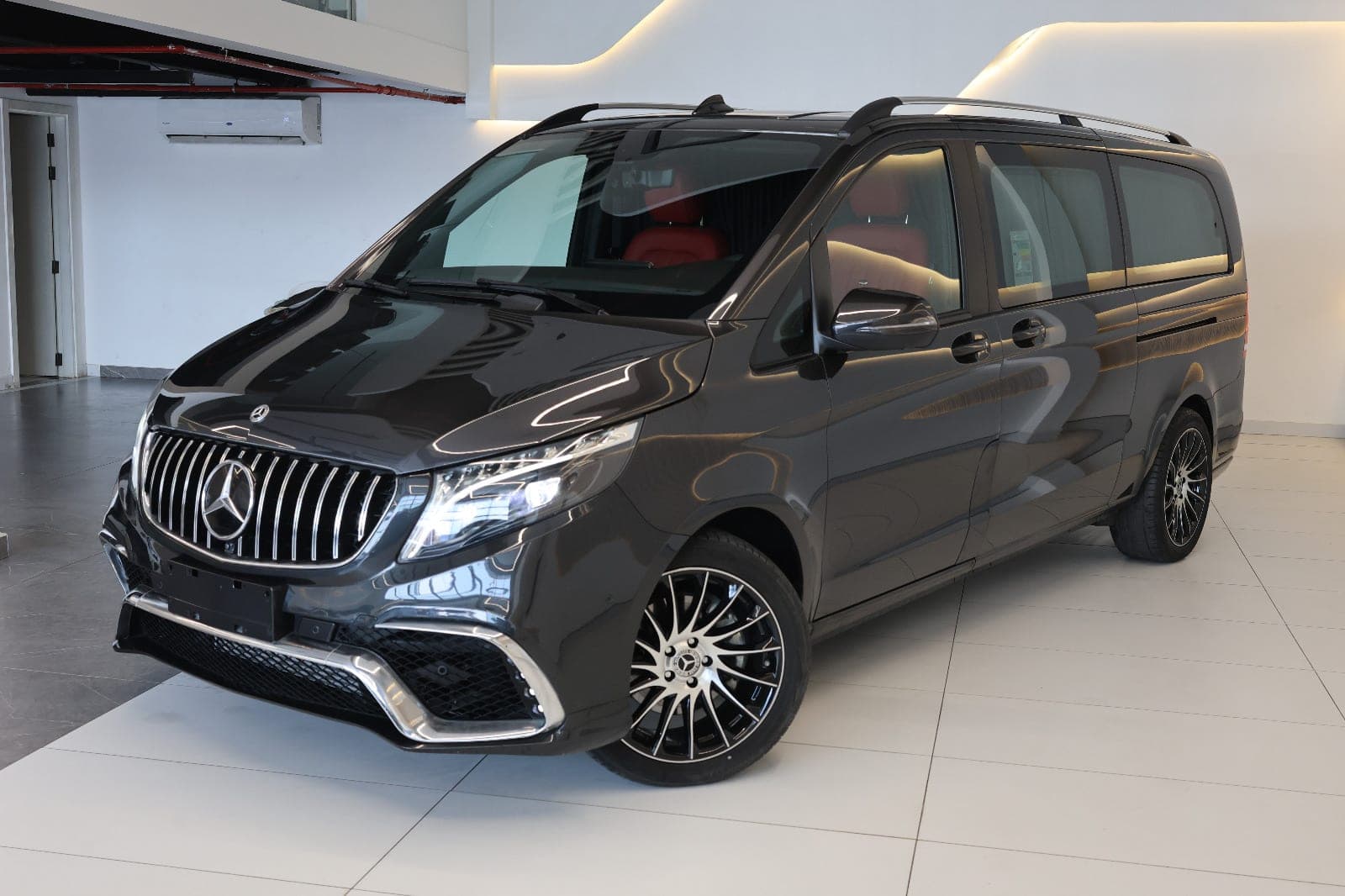 Mercedes-Benz V-Class V 250 2024 GCC Specs-3400KM-BRAND NEW