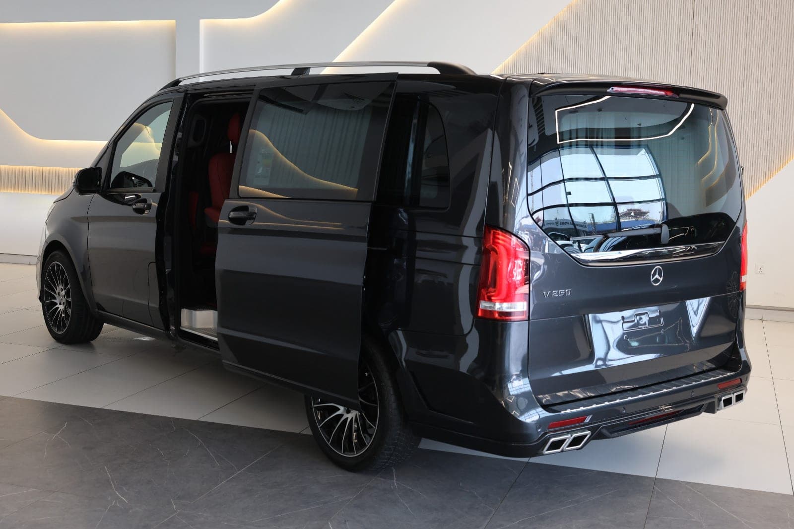 Mercedes-Benz V-Class V 250 2024 GCC Specs-3400KM-BRAND NEW - Thumbnail 19
