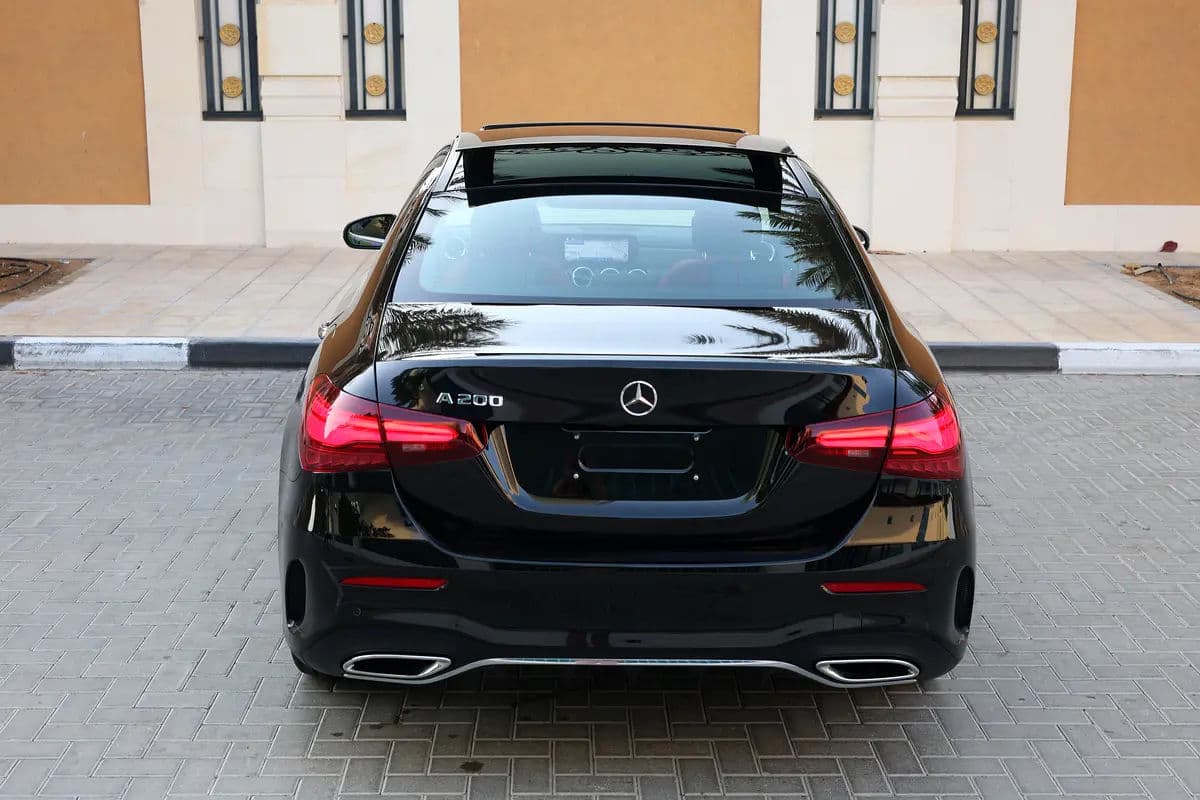 A200 AMG - GCC SPECS - UNDER WARRANTY / SERVICE CONTRACT 105,000 KM FROM GARGASH - ACCIDENT FREE - - Thumbnail 8