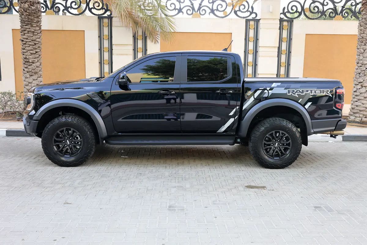 2025 Ford Ranger Raptor -12000KM- GCC Specs -UNDER WARRANTY  SERVICE- Brand New! - Thumbnail 5