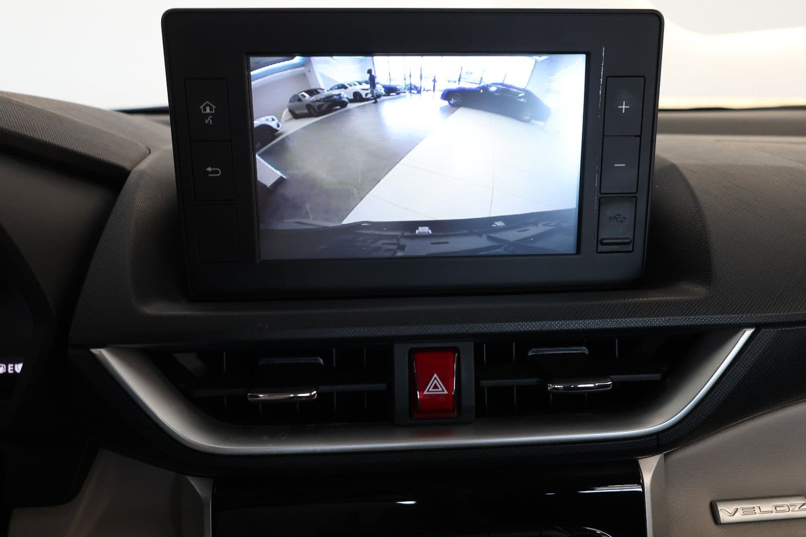 Toyota Veloz GX 2025 GCC Specs-16000km-brand new - Thumbnail 12