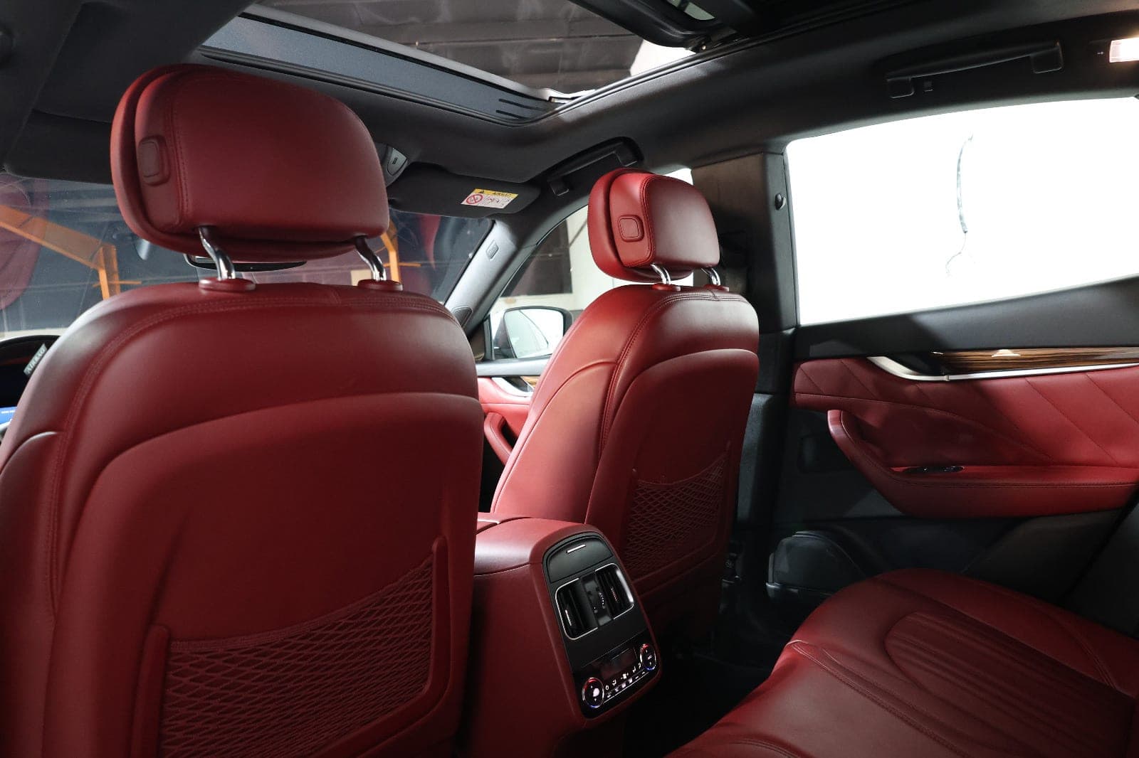 Maserati Levante SQ4 2019 | GCC Specs | 173000KM | Excellent Condition - Thumbnail 17