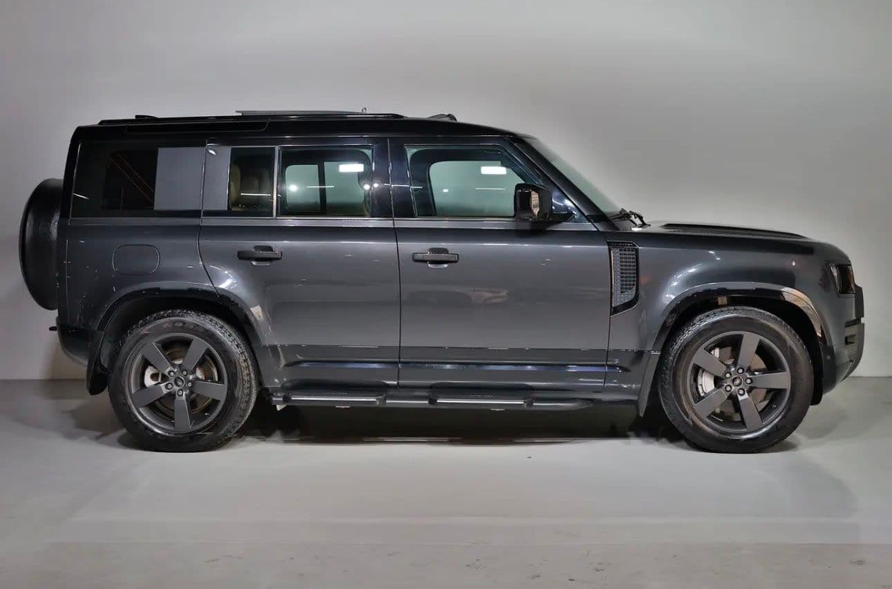 Brand new 2025 Land Rover Defender 110 HSE P400 76000KM -GCC-spec - Thumbnail 5
