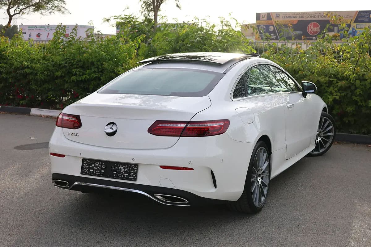 E200 COUPE - GCC SPECS - UNDER WARRANTY - FULL SERVICE HISTORY - ACCIDENT FREE - - Thumbnail 6