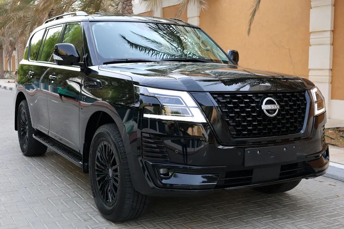 NISSAN Patrol-2024-LE PLATINUM-BLACK EDITION-33000KM-UNDER WARRANTY-GCC SPECS - Thumbnail 6