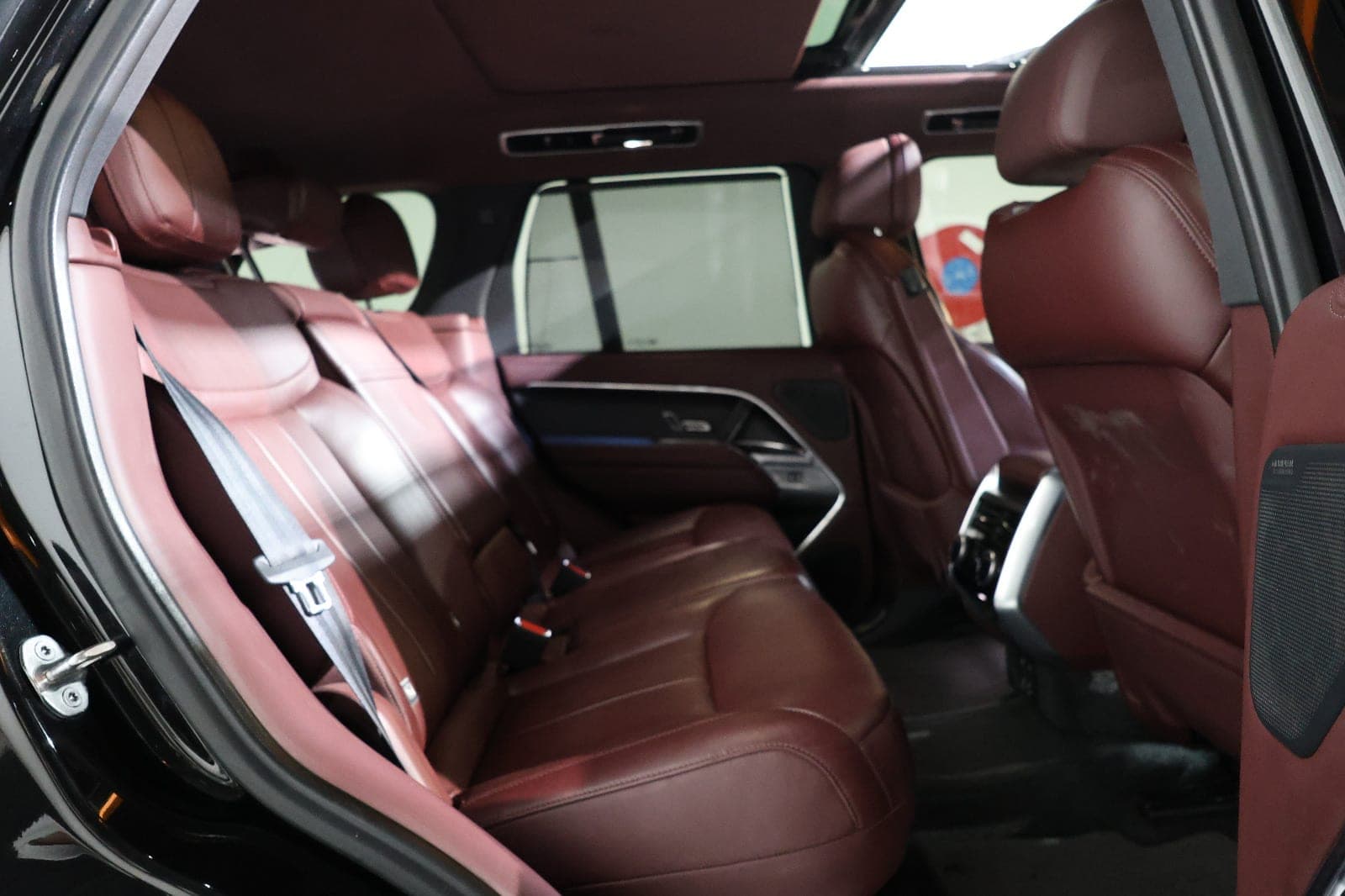 Land Rover Range Rover Vogue LE Supercharged -2022-92000km- GCC Specs - Thumbnail 17