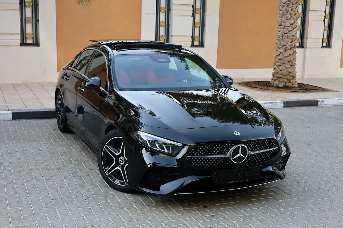 A200 AMG - GCC SPECS - UNDER WARRANTY / SERVICE CONTRACT 105,000 KM FROM GARGASH - ACCIDENT FREE - - Thumbnail 2