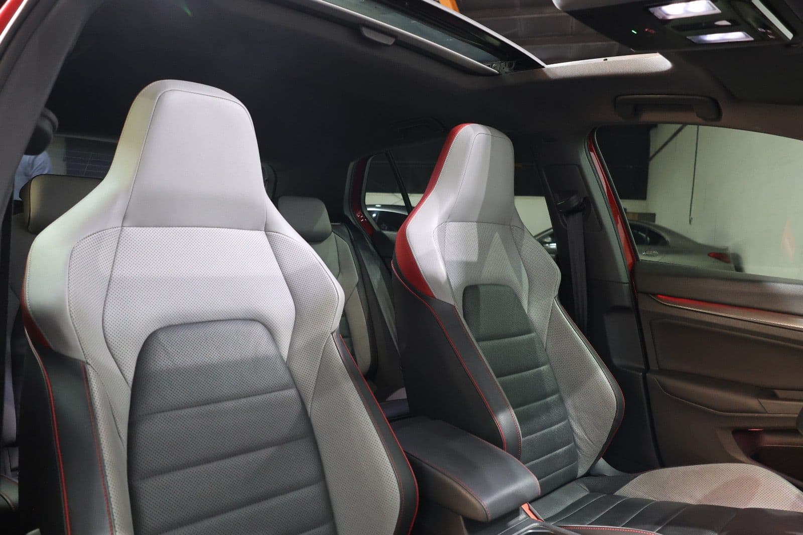 2021 Volkswagen Golf GTI | GCC Specs | Low Mileage - Thumbnail 15