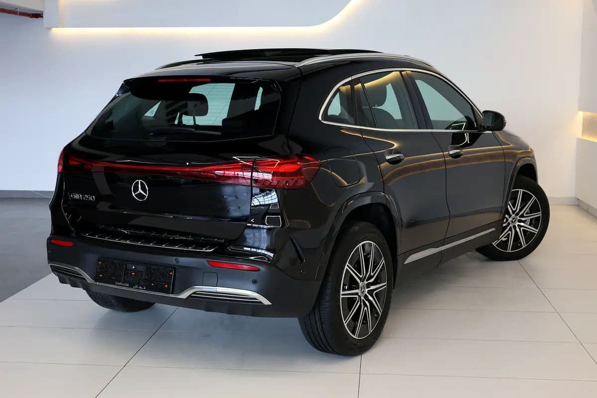 Mercedes-Benz EQA 250 AMG 2025 -15000km- GCC Specs -UNDER WARRANTY &amp; SERVICE- Brand New - Thumbnail 4