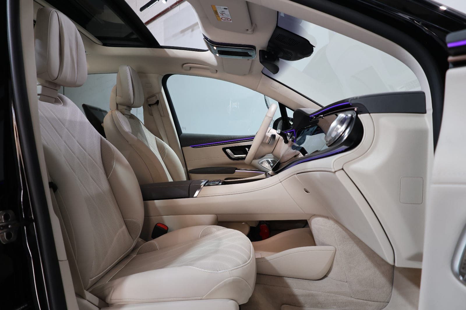 Mercedes-Benz EQS 580 4MATIC | 2023-33000KM | GCC Specs |  in immaculate condition. - Thumbnail 16