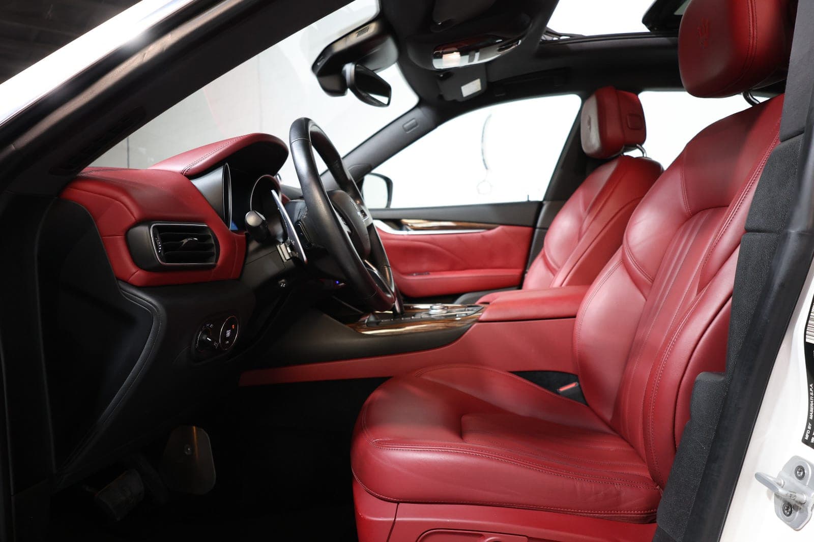Maserati Levante SQ4 2019 | GCC Specs | 173000KM | Excellent Condition - Thumbnail 9