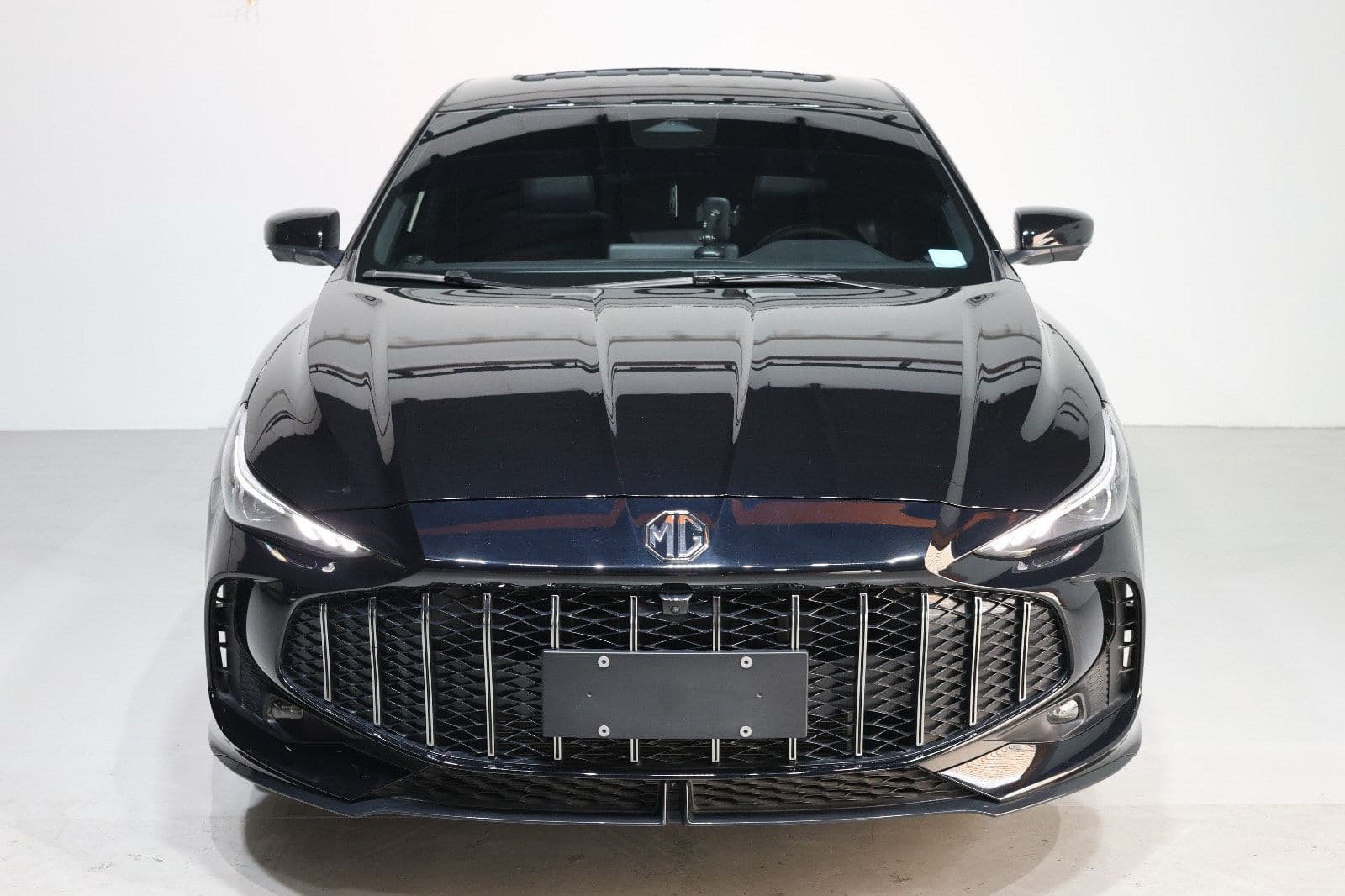 MG GT Luxury 2026 GCC Specs-9400km-Pristine condition - Thumbnail 2