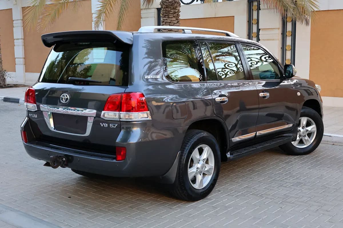 Toyota Land Cruiser VXR 2011 -153000KM- GCC Specs - Well Maintained - Thumbnail 4