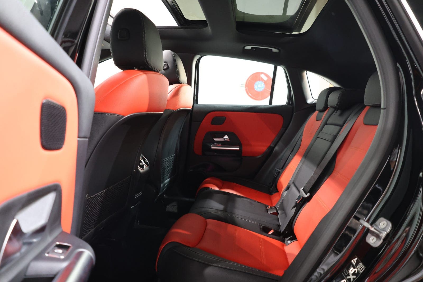 2025 Mercedes-Benz GLA 35 AMG -GCC-spec -brand new -under warranty & service - Thumbnail 15