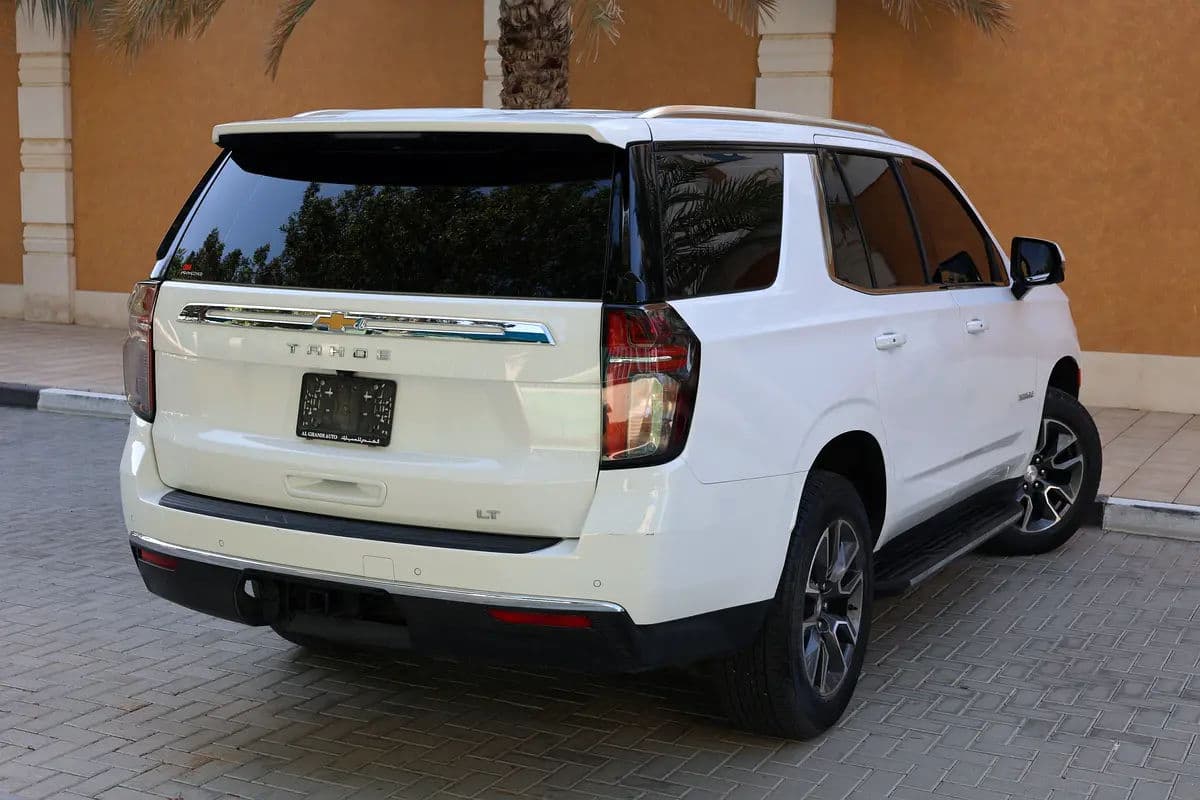 CHEVROLET TAHOE LT 4WD 5.3L V8 - GCC SPECS - UNDER WARRANTY / SERVICE 21-10-2027 - ACCIDENT FREE - - Thumbnail 6