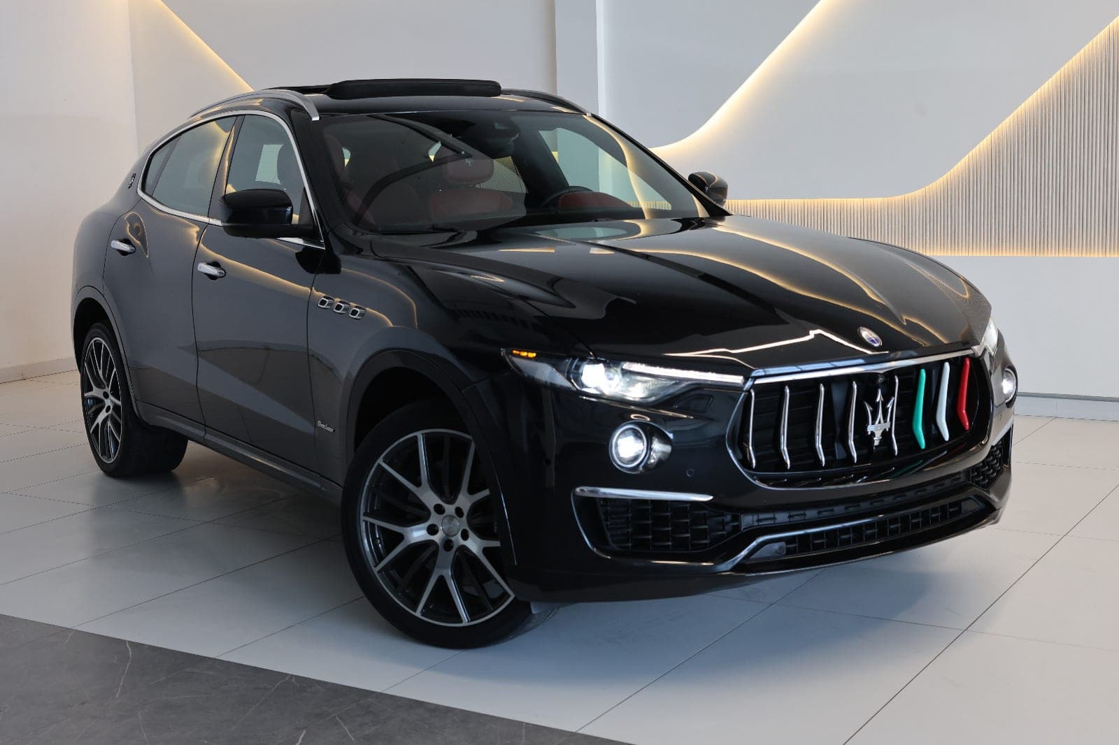 Maserati Levante SQ4 granlusso -2019 -132000KM- GCC Specs-Excellent Condition 