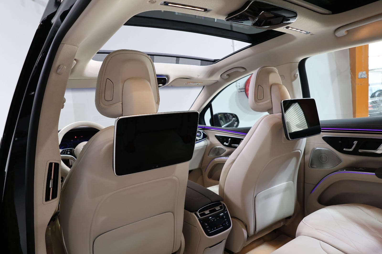Mercedes-Benz EQS 580 4MATIC | 2023-33000KM | GCC Specs |  in immaculate condition. - Thumbnail 18