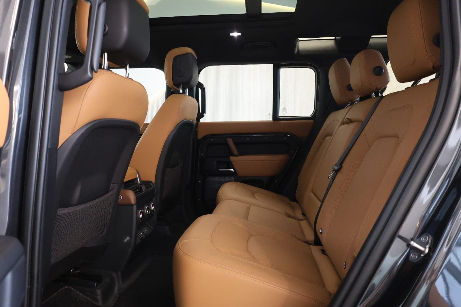 2023 Land Rover Defender 110 S. - GCC spec - 63000KM-Excellent condition. - Thumbnail 15