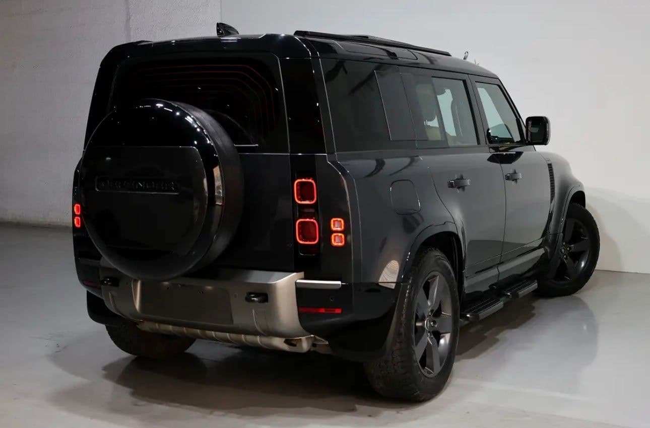 Brand new 2025 Land Rover Defender 110 HSE P400 76000KM -GCC-spec - Thumbnail 3