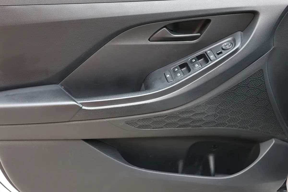 CRETA COMFORT 1.5L - GCC SPECS - ACCIDENT FREE - UNDER WARRANTY - EXCELENT CONDITION - - Thumbnail 10