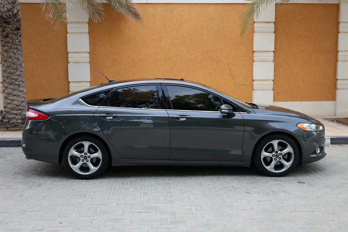 FORD FUSION SE - GCC SPECS - ACCIDENT FREE - FULL SERVICE HISTORY - EXCELENT CONDITION - - Thumbnail 9