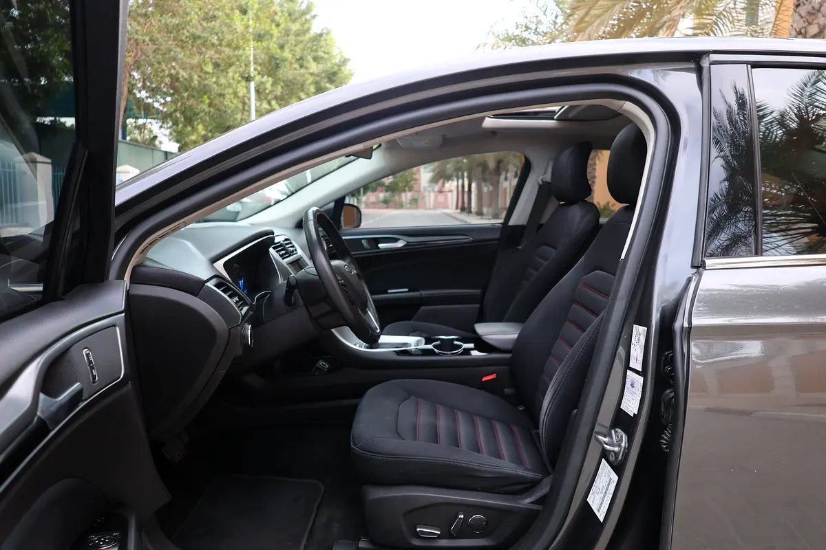 FORD FUSION SE - GCC SPECS - ACCIDENT FREE - FULL SERVICE HISTORY - EXCELENT CONDITION - - Thumbnail 10