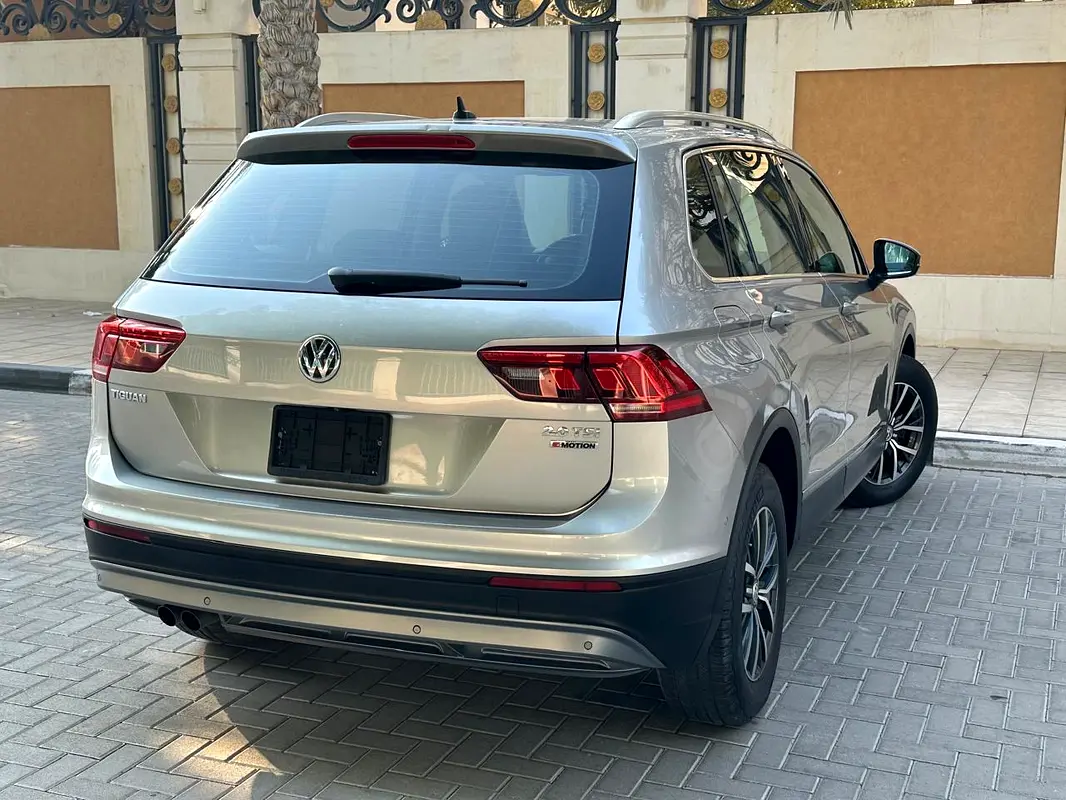 VOLKSWAGEN TIGUAN SE 2.0 TFSI - GCC SPECS - ACCIDENT FREE - FULL SERVICE HISTORY - - Thumbnail 6