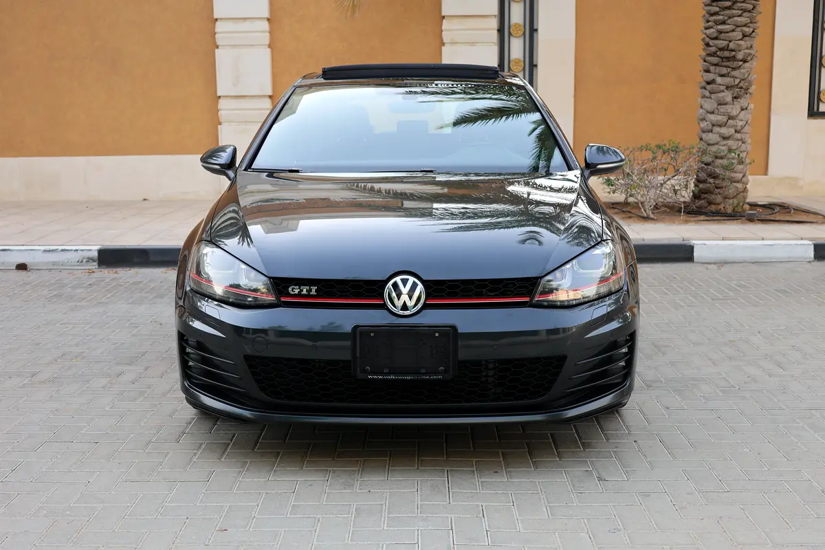 Volkswagen Golf GTI 2017 - 134000km-GCC Specs - Excellent Condition - Thumbnail 7