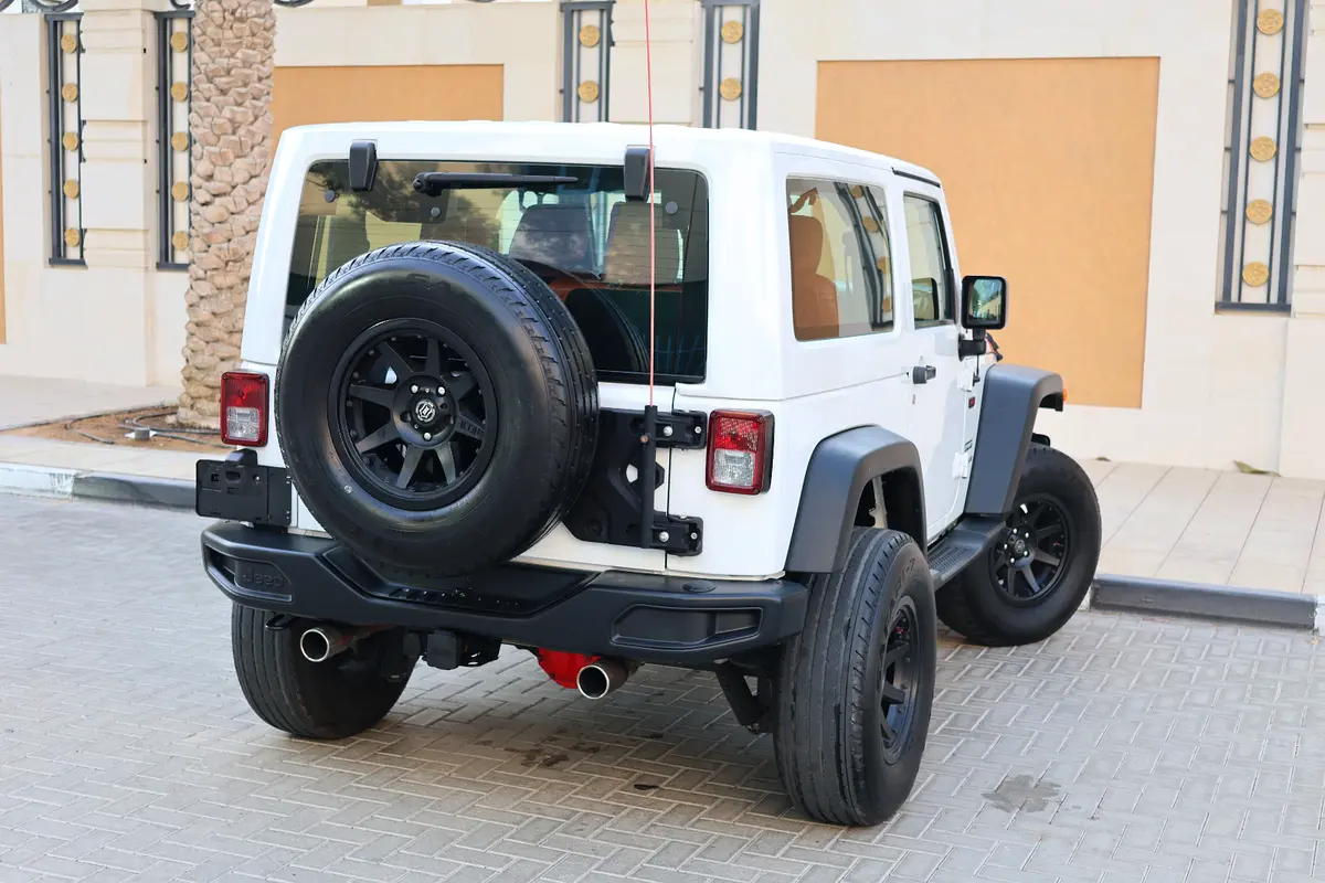 Jeep Wrangler Sport 3.6-2016-165000KM-GCC SPECS-EXCELLENT CONDITION - Thumbnail 4