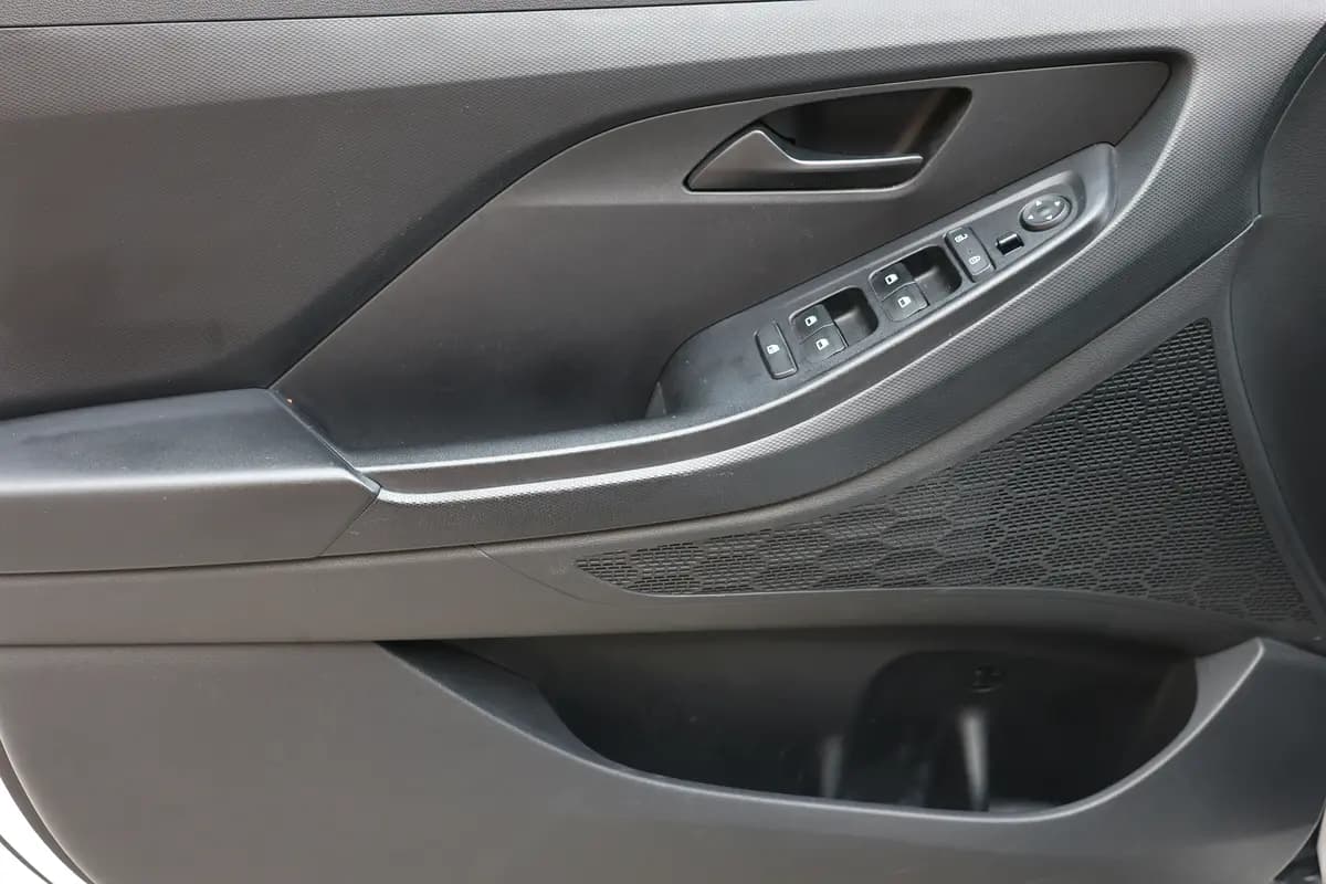 CRETA COMFORT 1.5L - GCC SPECS - ACCIDENT FREE - UNDER WARRANTY - EXCELENT CONDITION - - Thumbnail 10