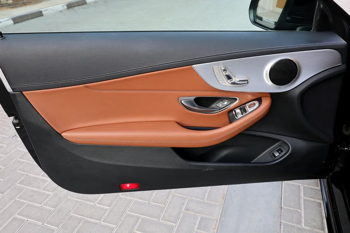 MERCEDES-BENZ C200-COUPE -2017-136000KM-GCC SPECS - Thumbnail 8