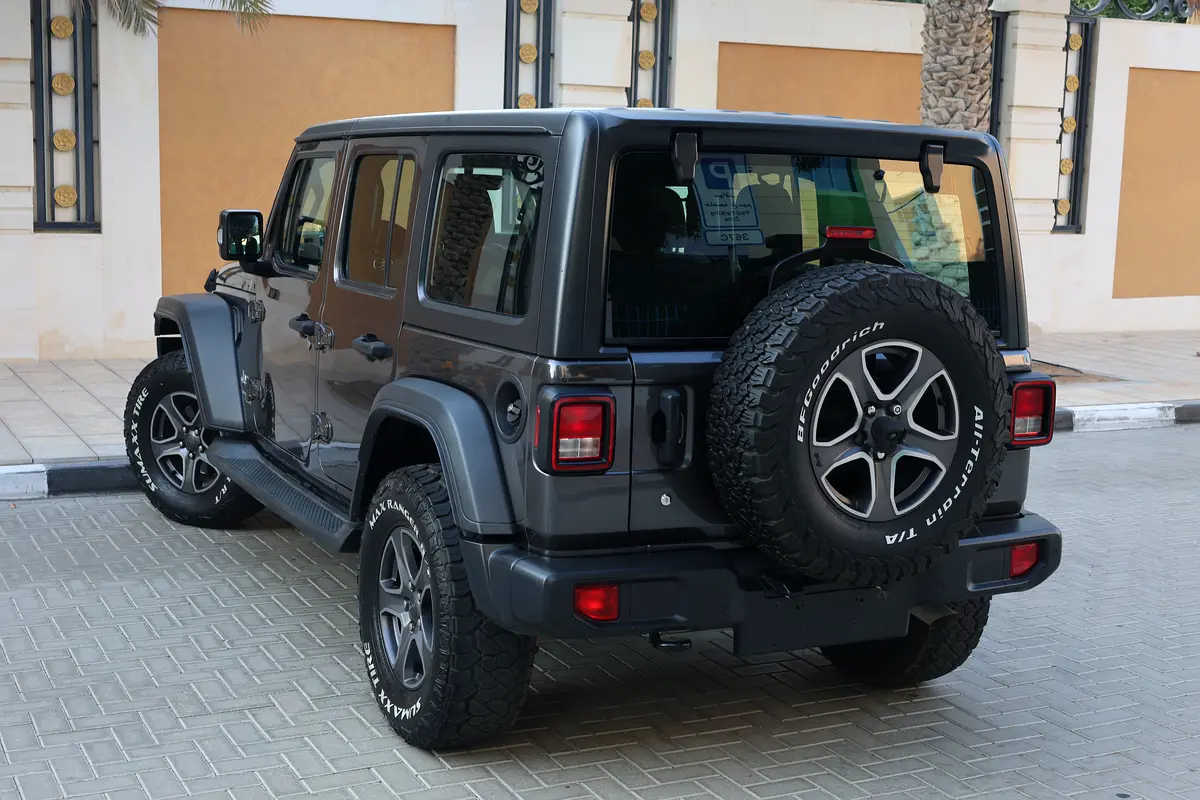 JEEP WRANGLER -unlimited sport 2018-129000KM-GCC SPECS-FULL SERVICE HISTORY-EXCELLENT CONDITION - Thumbnail 3