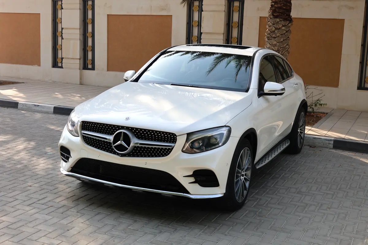 GLC250 COUPE AMG - GCC SPECS - FULL SERVICE HISTORY - ACCIDENT FREE - EXCELENT CONDITION - - Thumbnail 3