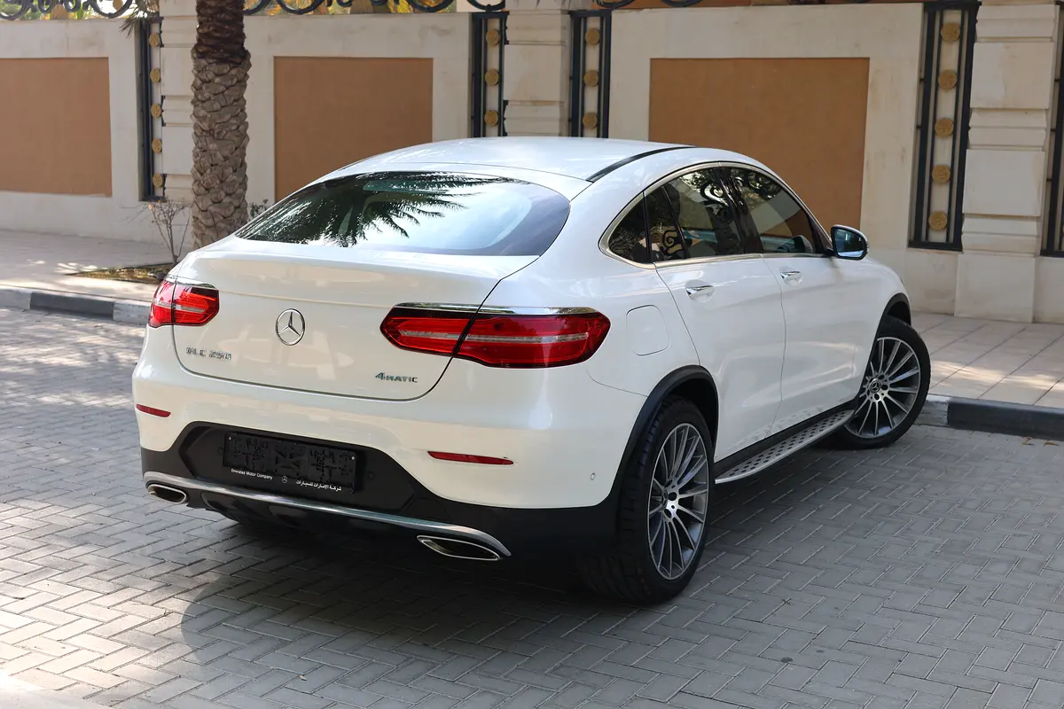 GLC250 COUPE AMG - GCC SPECS - FULL SERVICE HISTORY - ACCIDENT FREE - EXCELENT CONDITION - - Thumbnail 6
