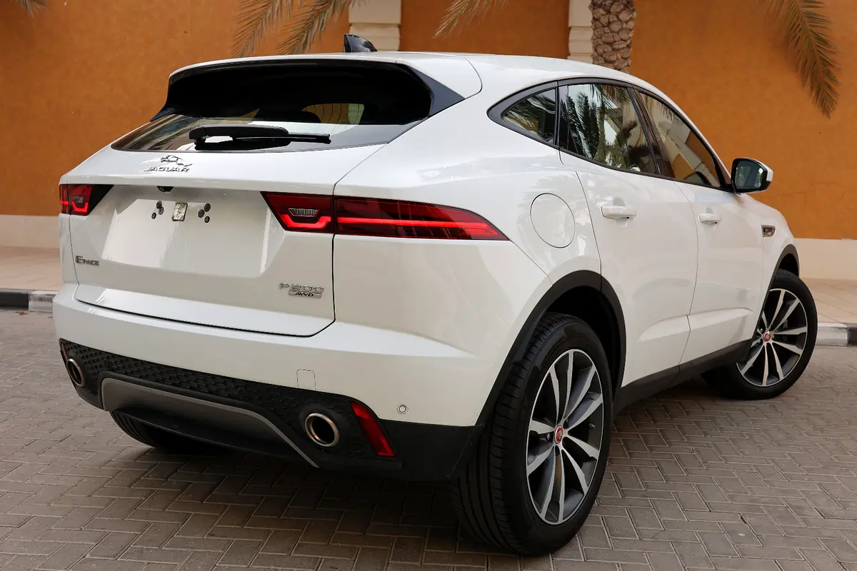 JAGUAR E-PACE P200 AWD ( S PLUS ) - GCC SPECS - ACCIDENT FREE - UNDER WARRANTY - - Thumbnail 6
