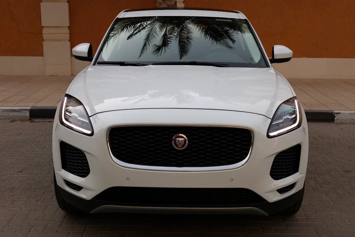JAGUAR E-PACE P200 AWD ( S PLUS ) - GCC SPECS - ACCIDENT FREE - UNDER WARRANTY - - Thumbnail 7